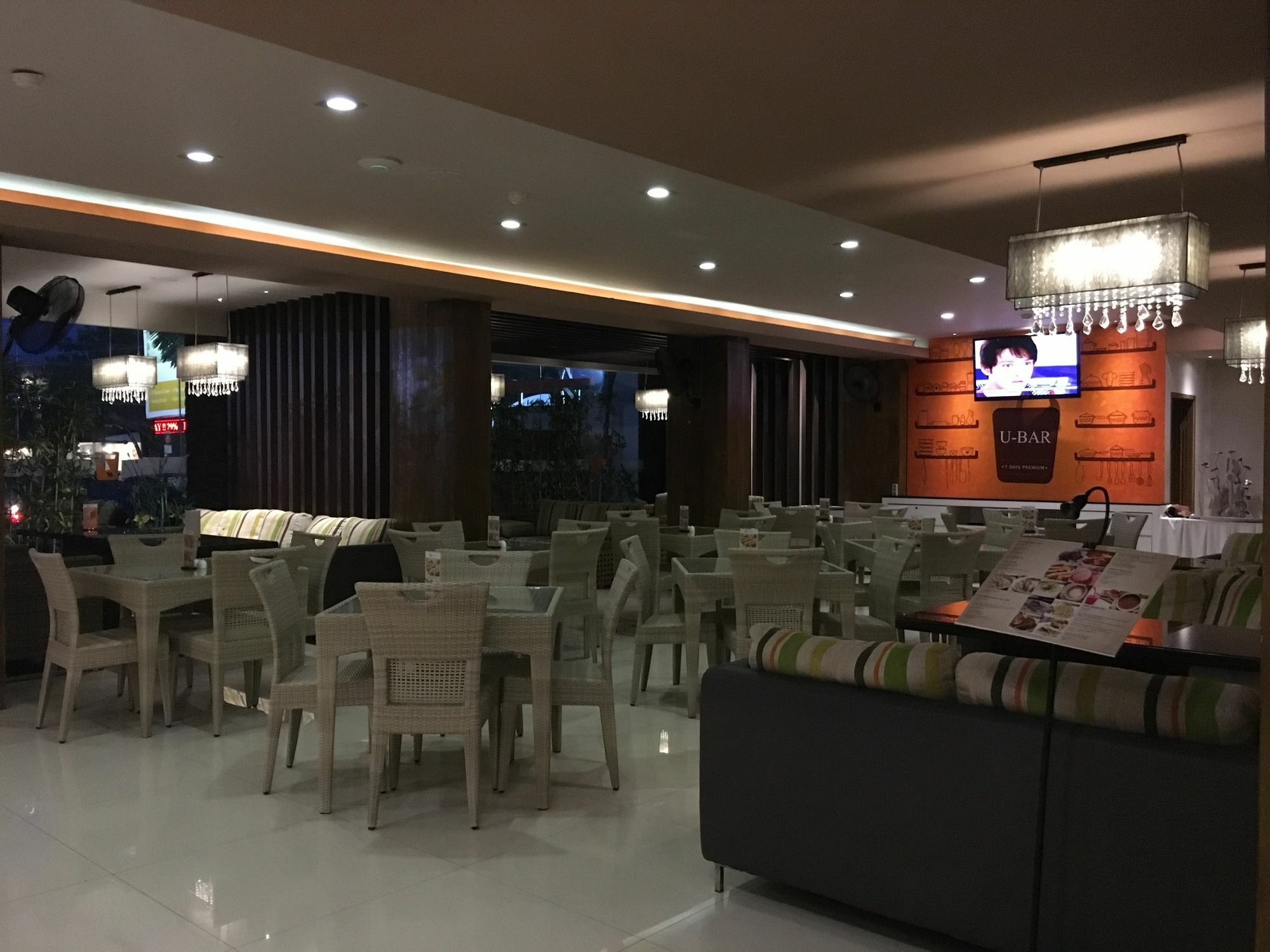 Sun Royal Hotel Kuta Lombok Exterior foto